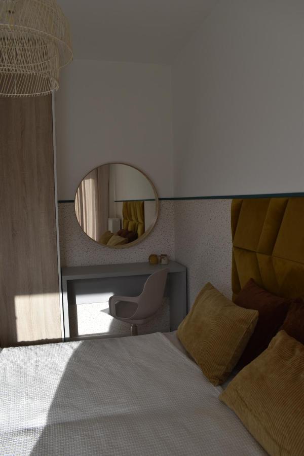White Apartment Modern Tower Atal Gdynia Exteriör bild