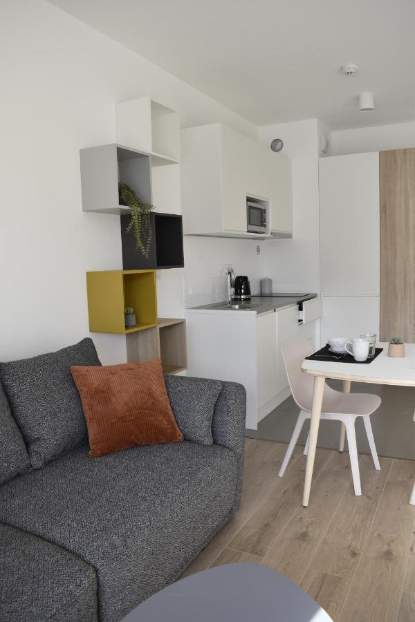 White Apartment Modern Tower Atal Gdynia Exteriör bild